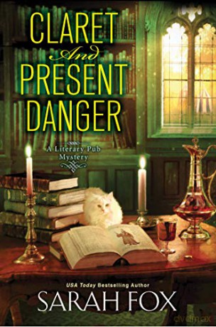 Claret and Present Danger (A Literary Pub Mystery) - Sarah Fox [KSIĄŻKA]