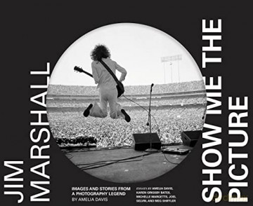 Jim Marshall: Show Me the Picture: Images and Stories from a Photography Legend (Jim Marshall Photography Book, Music History Photo Book) - Amelia Davis [KSIĄŻKA]