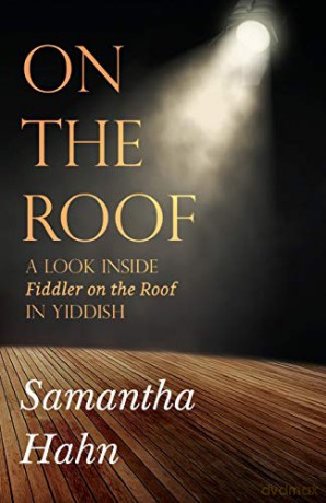 On The Roof: A look inside Fiddler on the Roof in Yiddish - Samantha Hahn [KSIĄŻKA]