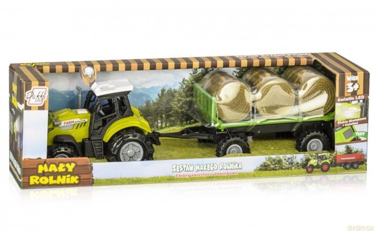 Traktor z przyczepą na baloty