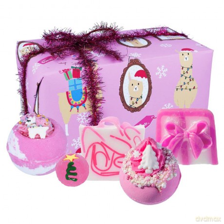 Bomb Cosmetics Fleece Navidad bath gift set