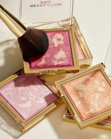 Revolution PRO Chandelier Blusher Brush