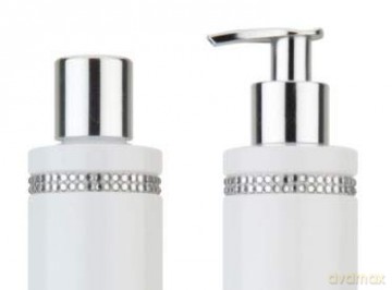 Vivian Gray White Crystal body care gift set with XVII.