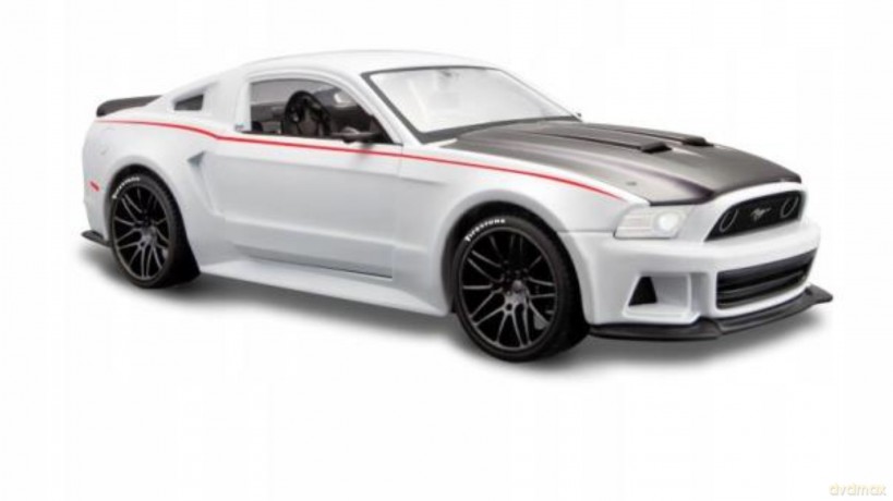 MAISTO 31506-88 Ford Mustang Street Racer biały 1:24