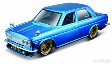 MAISTO 32527 Datsun 510 1971 niebieski samochód 1:24