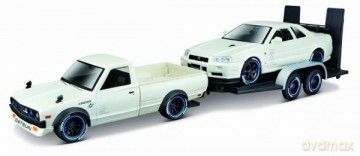 MAISTO 32754 1973 Datsun 620 Pick Up + Nissan Skyline 1:24