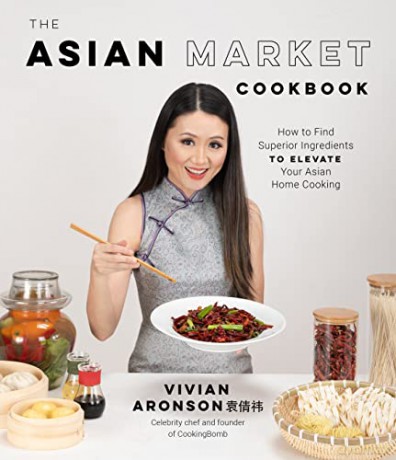 The Asian Market Cookbook: How to Find Superior Ingredients to Elevate Your Asian Home Cooking - Vivian Aronson [KSIĄŻKA]