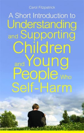 A Short Introduction to Understanding and Supporting Children and Young People Who Self-Harm (JKP Short Introductions) - Carol Fitzpatrick [KSIĄŻKA]