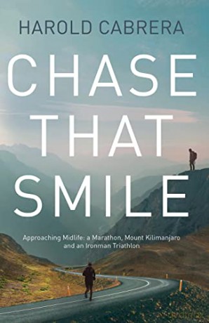Chase That Smile: Approaching Midlife: a Marathon, Mount Kilimanjaro and an Ironman Triathlon - Harold Cabrera [KSIĄŻKA]