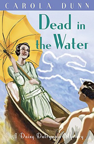 Dead in the Water (Daisy Dalrymple Mystery) - Carola Dunn [KSIĄŻKA]