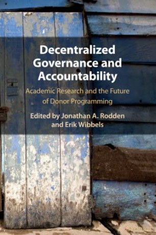 Decentralized Governance and Accountability: Academic Research and the Future of Donor Programming - Jonathan A. Rodden [KSIĄŻKA]