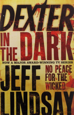 Dexter In The Dark: DEXTER NEW BLOOD, the major new TV thriller on Sky Atlantic (Book Three) - Jeff Lindsay [KSIĄŻKA]