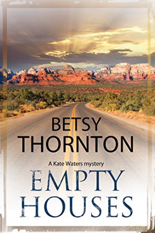 Empty Houses: An Arizona Murder Mystery: 1 (A Kate Waters Mystery) - Betsy Thornton [KSIĄŻKA]