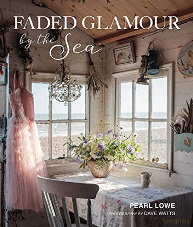 Faded Glamour by the Sea - Pearl Lowe [KSIĄŻKA]