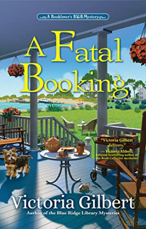 Fatal Booking, A: A Booklover's B&B Mystery: 3 (BOOKLOVER'S B&B MYSTERY, A) - Gilbert [KSIĄŻKA]