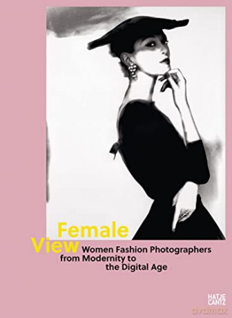 Female View: Women Fashion Photographers from Modernity to the Digital Age - Antje-Britt Mählmann für die Kunsthalle St. Annen [KSIĄŻKA]