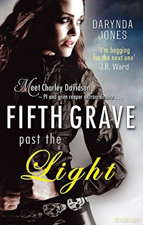 Fifth Grave Past the Light: Number 5 in series (Charley Davidson) - Darynda Jones [KSIĄŻKA]