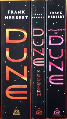 Frank Herbert's Dune Saga 3-Book Boxed Set: Dune, Dune Messiah, and Children of Dune [KSIĄŻKA]