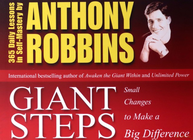 Giant Steps: Small Changes to Make a Big Difference - Tony Robbins [KSIĄŻKA]