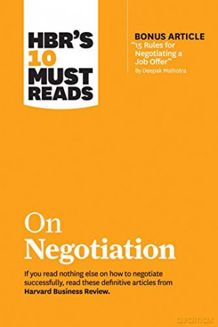 HBR's 10 Must Reads on Negotiation (with bonus article "15 Rules for Negotiating a Job Offer" by Deepak Malhotra) - Harvard Business Review [KSIĄŻKA]