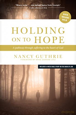 Holding On to Hope PB: A Pathway Through Suffering to the Heart of God - Nancy Guthrie [KSIĄŻKA]