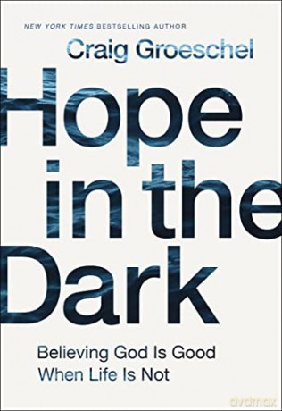 Hope in the Dark: Believing God Is Good When Life Is Not - Craig Groeschel [KSIĄŻKA]
