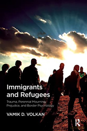 Immigrants and Refugees: Trauma, Perennial Mourning, Prejudice, and Border Psychology - Vamik D. Volkan [KSIĄŻKA]