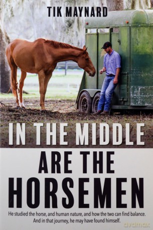 In the Middle Are the Horsemen - Tik Maynard [KSIĄŻKA]