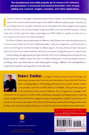 Influence, New and Expanded UK: The Psychology of Persuasion - Robert B Cialdini PhD [KSIĄŻKA]