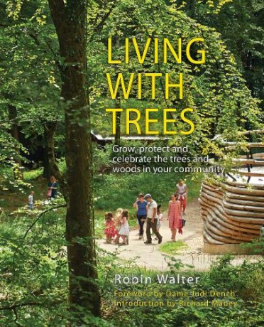 Living with Trees: Grow, protect and celebrate the trees and woods in your community - Robin Walter [KSIĄŻKA]