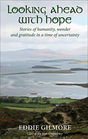 Looking Ahead With Hope: Stories of humanity, wonder and gratitude in a time of uncertainty - Eddie Gilmore [KSIĄŻKA]