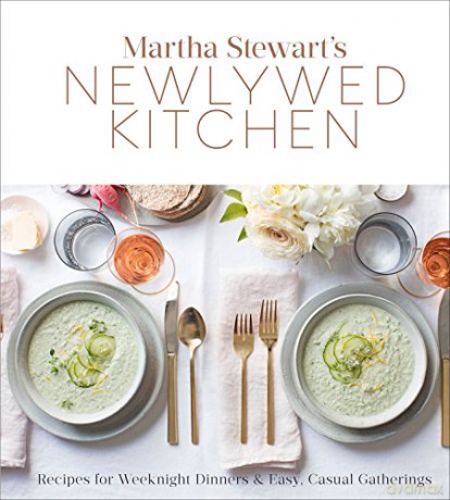 Martha Stewart's Newlywed Kitchen: Recipes for Weeknight Dinners and Easy, Casual Gatherings: Recipes for Weeknight Dinners and Easy, Casual Gatherings: A Cookbook - Editors of Martha Stewart Living [KSIĄŻKA]