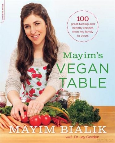 Mayim's Vegan Table: More than 100 Great-Tasting and Healthy Recipes from My Family to Yours - Mayim Bialik [KSIĄŻKA]