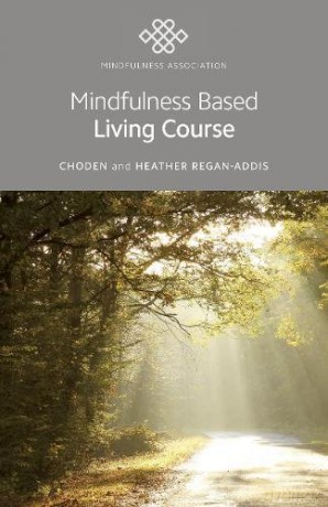Mindfulness Based Living Course: A Self-Help Version of the Popular Mindfulness Eight-Week Course, Emphasising Kindness and Self-Compassion, Including Guided Meditations - Choden [KSIĄŻKA]
