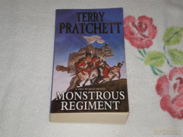 Monstrous Regiments - Terry Pratchett [KSIĄŻKA]
