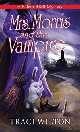 Mrs. Morris and the Vampire (A Salem B&B Mystery) (A Salem B&B Mystery) - Traci Wilton [KSIĄŻKA]