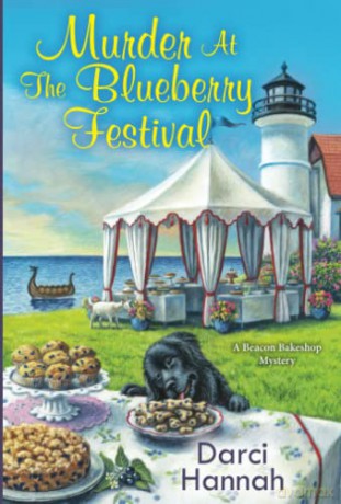 Murder at the Blueberry Festival (A Beacon Bakeshop Mystery (#3)) - Darci Hannah [KSIĄŻKA]