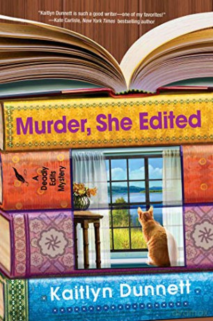 Murder, She Edited (Deadly Edits) - Kaitlyn Dunnett [KSIĄŻKA]