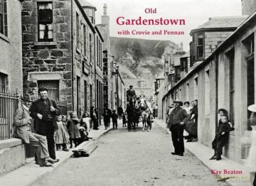 Old Gardenstown with Crovie and Pennan - Kay Beaton [KSIĄŻKA]