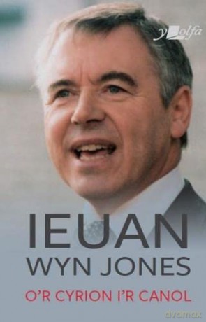 O'r Cyrion i'r Canol - Ieuan Wyn Jones [KSIĄŻKA]