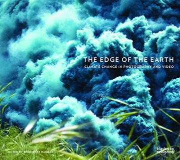 The Edge of the Earth: Climate Change in Photography and Video - Tj Demos [KSIĄŻKA]