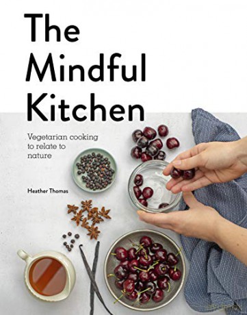 The Mindful Kitchen: Vegetarian Cooking to Relate to Nature - Heather Thomas [KSIĄŻKA]