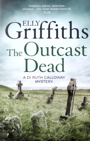 The Outcast Dead: The Dr Ruth Galloway Mysteries 6 - Elly Griffiths [KSIĄŻKA]