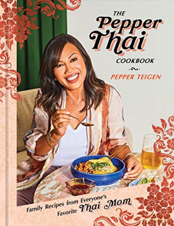 The Pepper Thai Cookbook: Family Recipes from Everyone's Favorite Thai Mum: Family Recipes from Everyone's Favorite Thai Mom - Pepper Teigen [KSIĄŻKA]