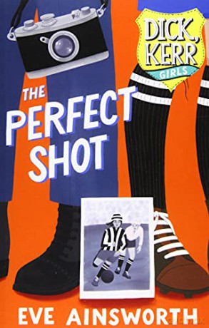 The Perfect Shot (Dick, Kerr Girls) - Eve Ainsworth [KSIĄŻKA]