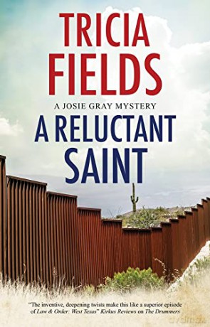 A Reluctant Saint: 7 (A Josie Gray mystery) - Tricia Fields [KSIĄŻKA]