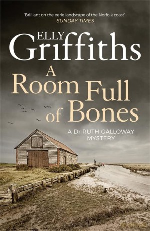 A Room Full of Bones: The Dr Ruth Galloway Mysteries 4 - Griffiths [KSIĄŻKA]