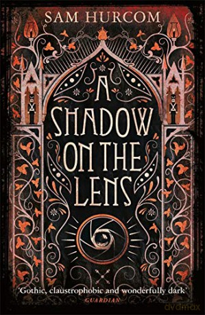 A Shadow on the Lens: The most Gothic, claustrophobic, wonderfully dark thriller to grip you this year - Sam Hurcom [KSIĄŻKA]