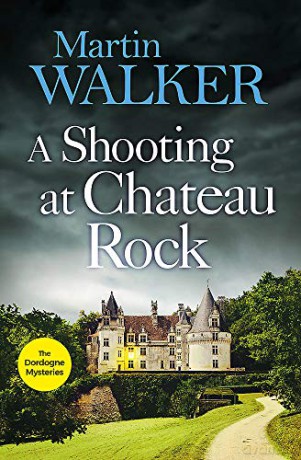 A Shooting at Chateau Rock: The Dordogne Mysteries 13 - Martin Walker [KSIĄŻKA]