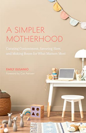 A Simpler Motherhood: Curating Contentment, Savoring Slow, and Making Room for What Matters Most (Tips for Moms, Simplify Parenting, School-Age Children) - Emily Eusanio [KSIĄŻKA]